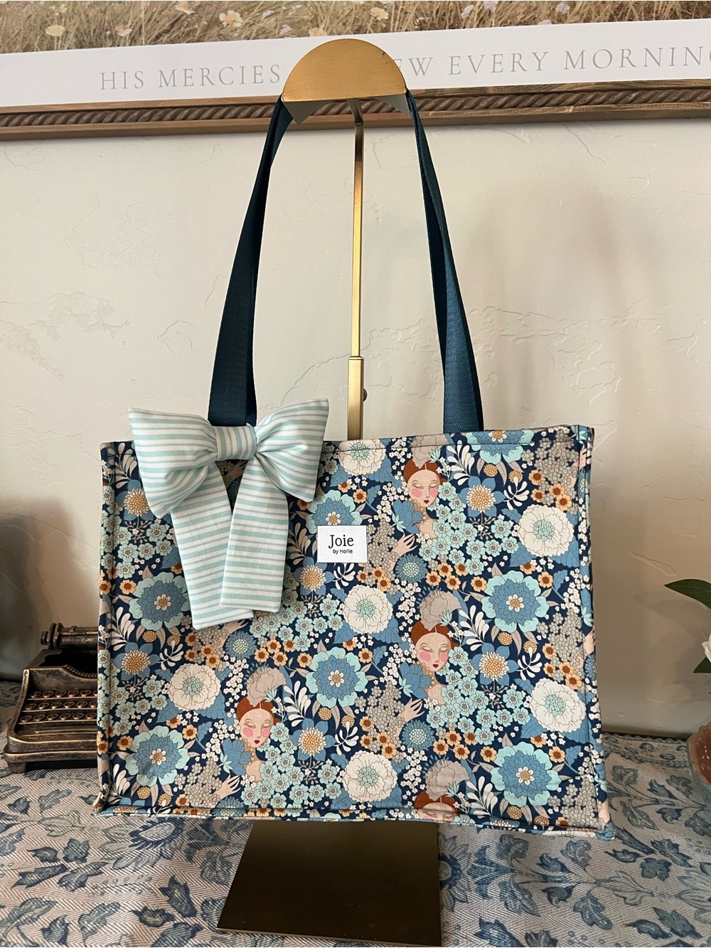 Joie by Hollie Handmade Navy and Light Blue Floral Tote with Bow 🌷$65 Firm